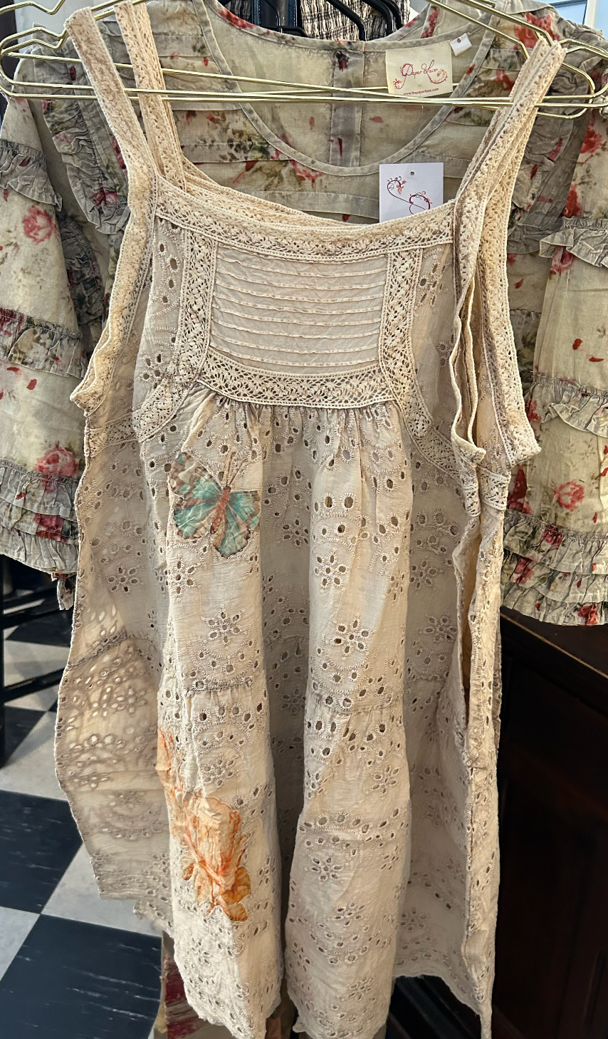Slvlss Eyelet Top w Lace & Appliques